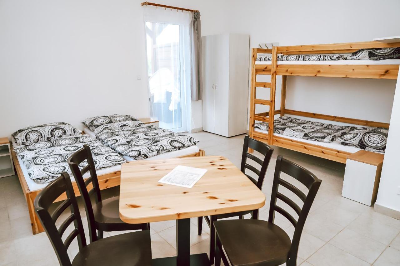 Chaty A Apartmany Hracholusky Kemp Kosatka Pnovany Extérieur photo