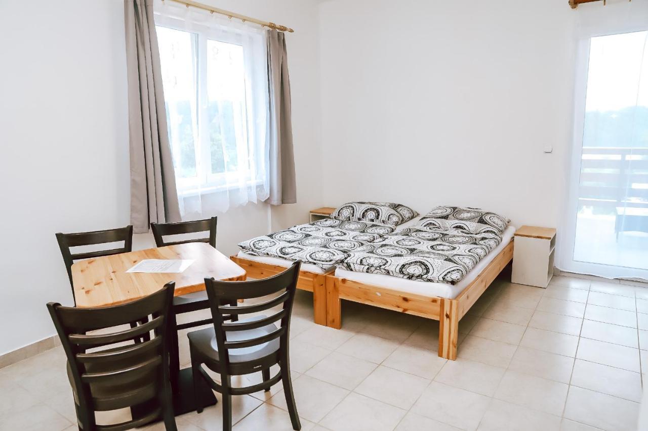 Chaty A Apartmany Hracholusky Kemp Kosatka Pnovany Extérieur photo