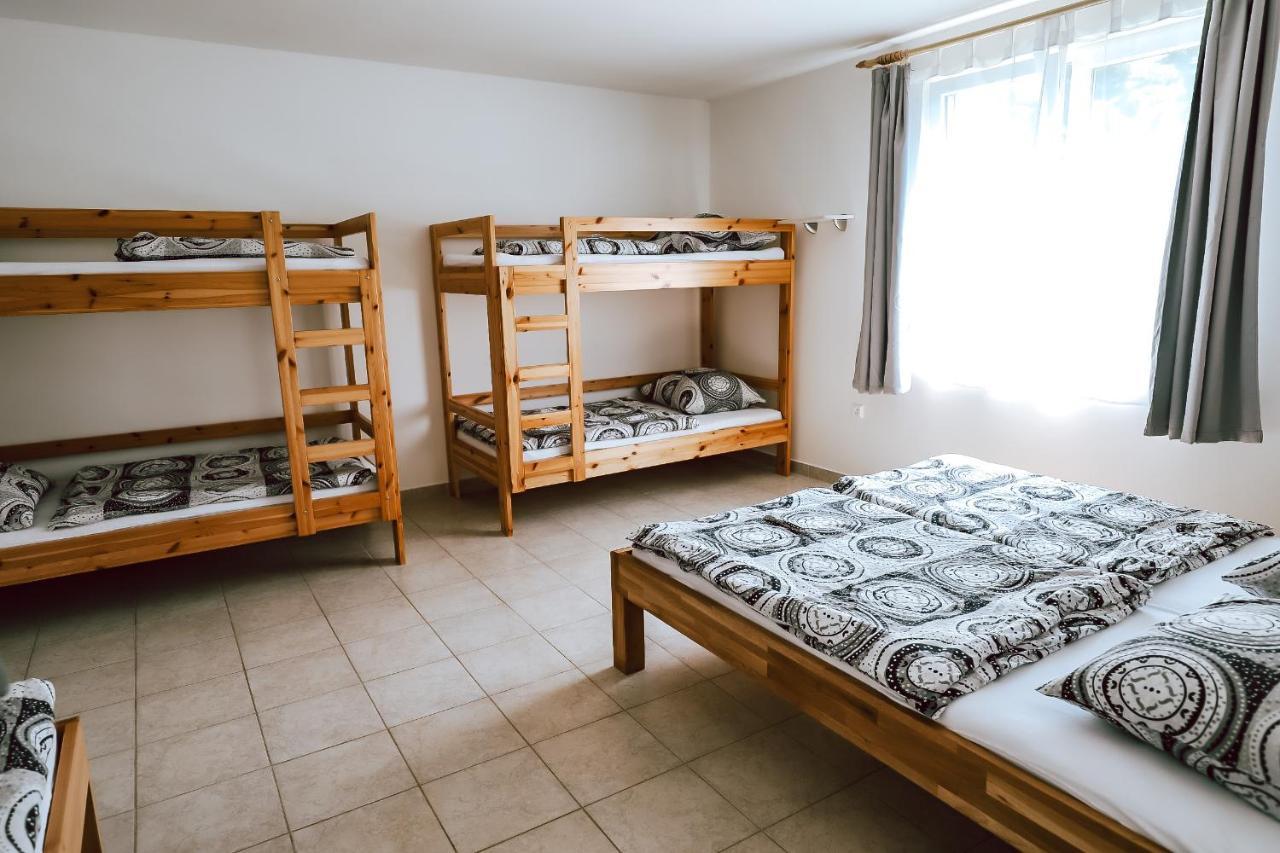 Chaty A Apartmany Hracholusky Kemp Kosatka Pnovany Extérieur photo