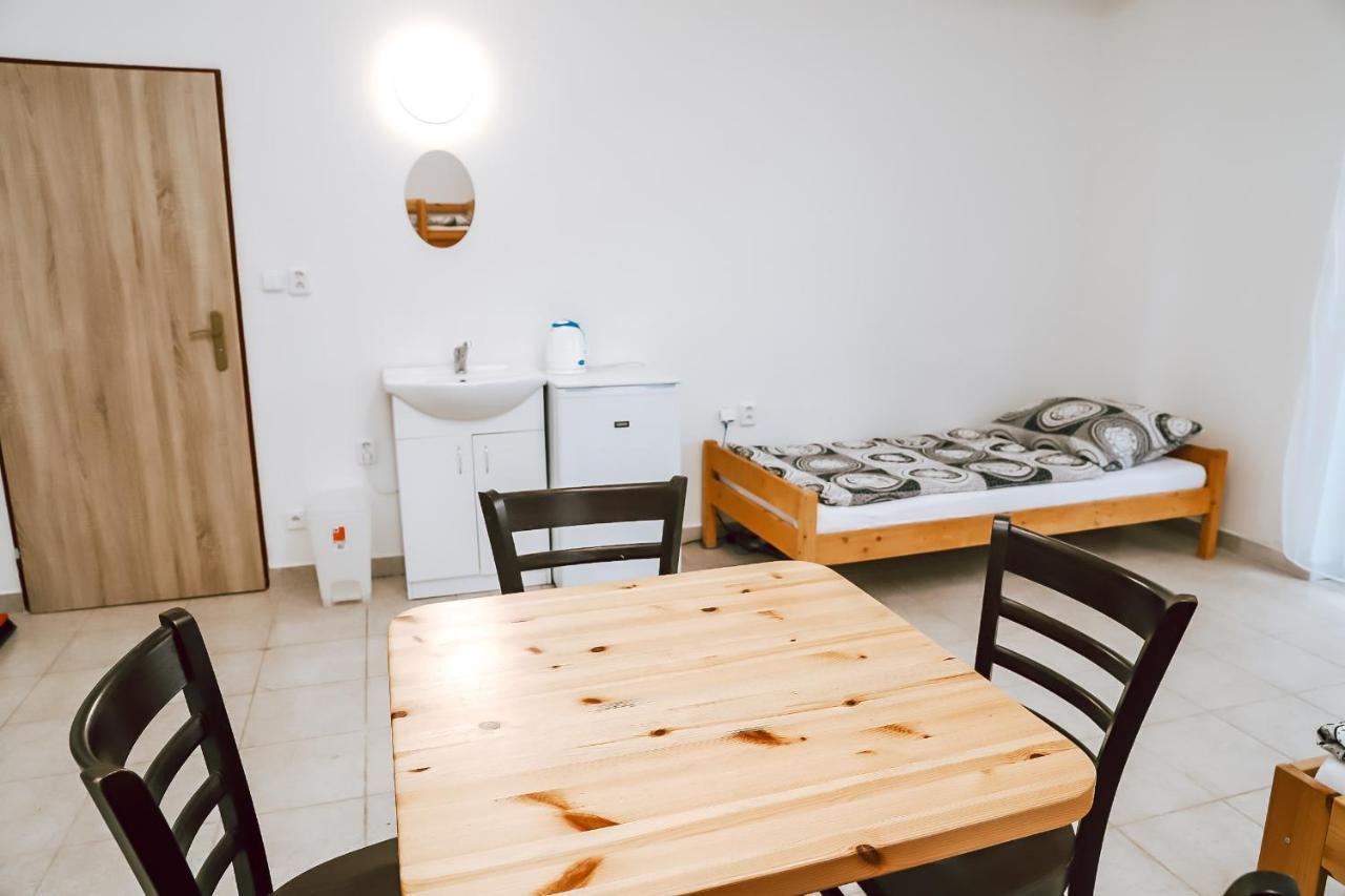 Chaty A Apartmany Hracholusky Kemp Kosatka Pnovany Extérieur photo