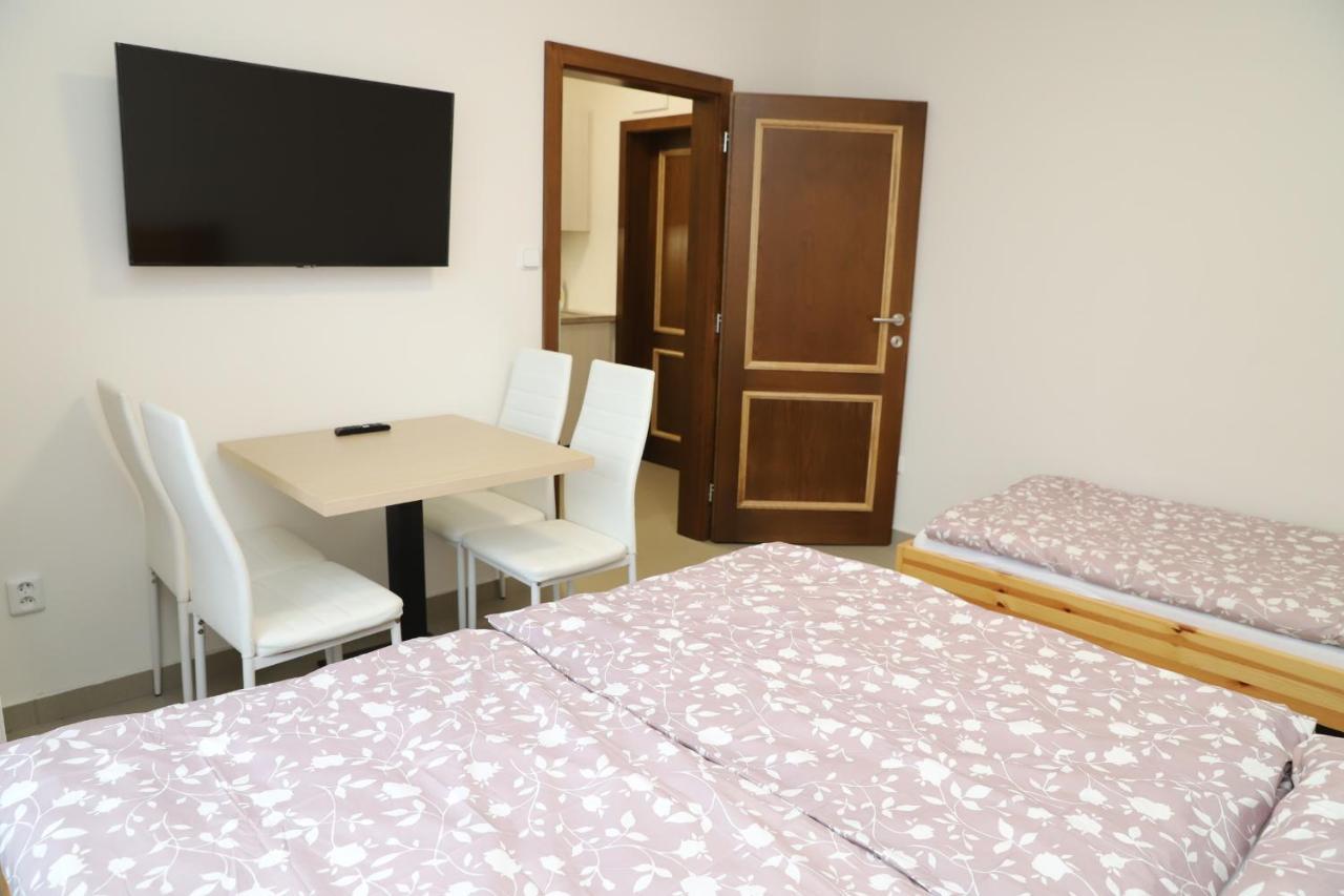 Chaty A Apartmany Hracholusky Kemp Kosatka Pnovany Extérieur photo